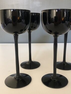 Mid-century elegance: 4 pieces Carlo Moretti (Murano) opaque black stemware